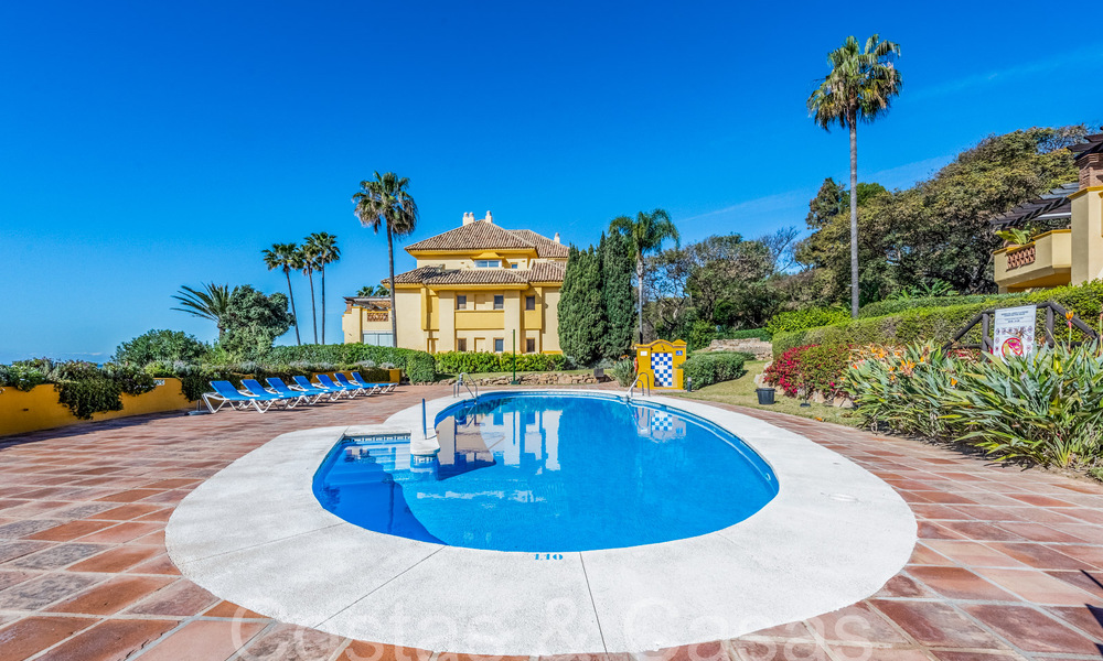 Ruim appartement te koop in een gated strandcomplex met onbelemmerd zeezicht ten oosten van Marbella centrum 66061