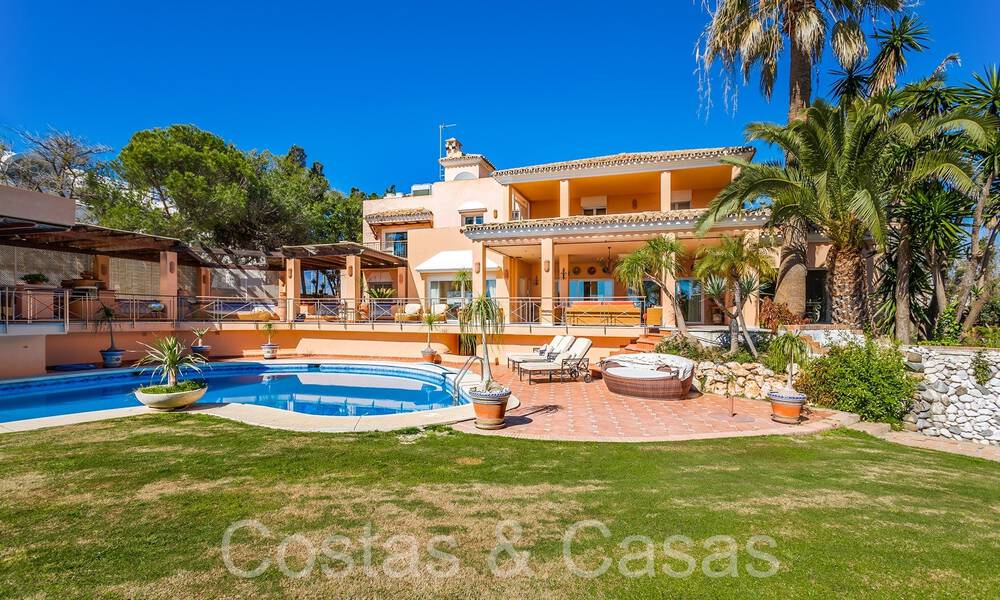 Andalusische villa direct aan het strand te koop, op de New Golden Mile tussen Marbella en Estepona 66246