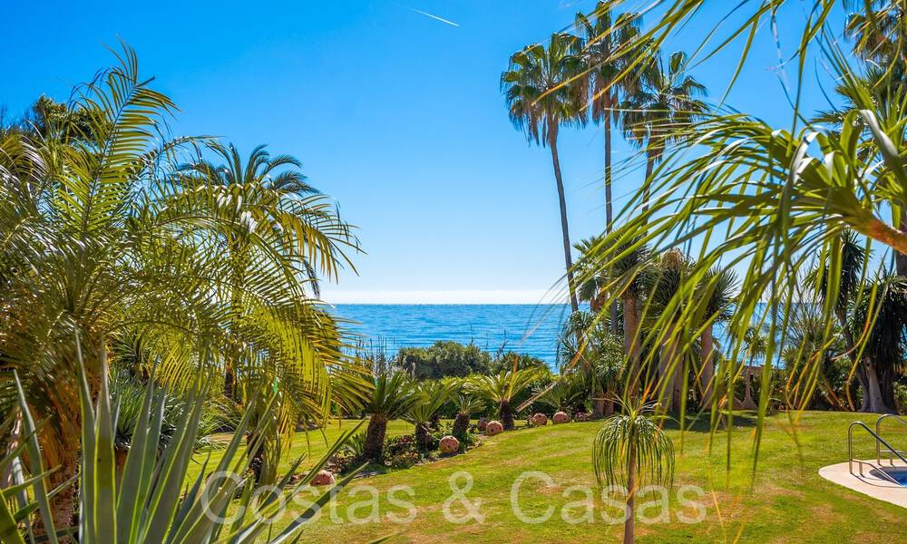 Andalusische villa direct aan het strand te koop, op de New Golden Mile tussen Marbella en Estepona 66251