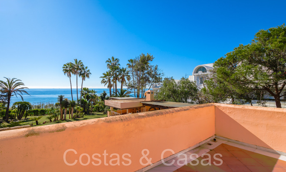 Andalusische villa direct aan het strand te koop, op de New Golden Mile tussen Marbella en Estepona 66257