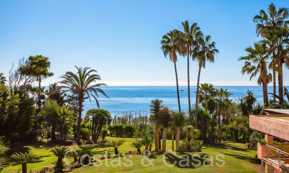 Andalusische villa direct aan het strand te koop, op de New Golden Mile tussen Marbella en Estepona 66258