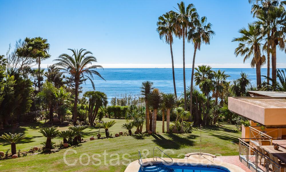 Andalusische villa direct aan het strand te koop, op de New Golden Mile tussen Marbella en Estepona 66260