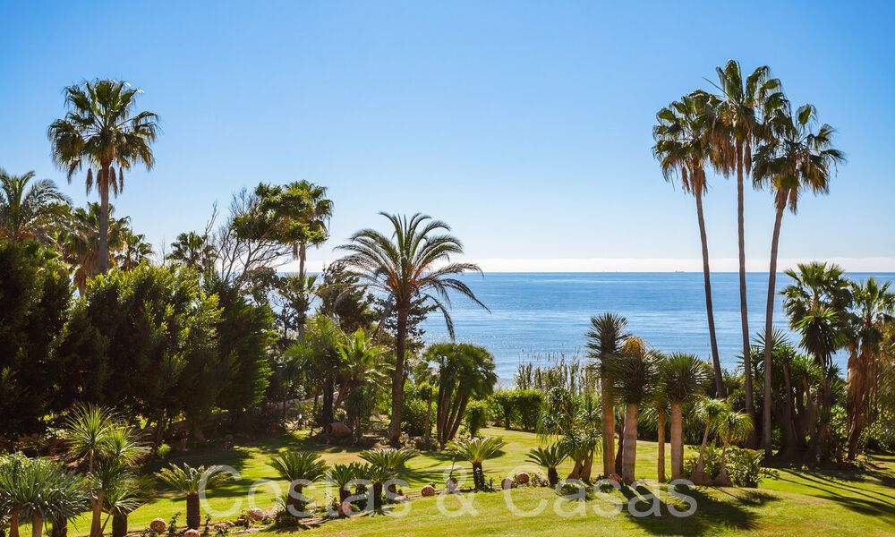 Andalusische villa direct aan het strand te koop, op de New Golden Mile tussen Marbella en Estepona 66261