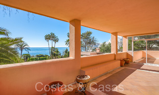 Andalusische villa direct aan het strand te koop, op de New Golden Mile tussen Marbella en Estepona 66262 