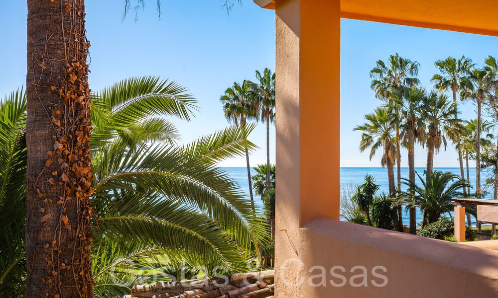 Andalusische villa direct aan het strand te koop, op de New Golden Mile tussen Marbella en Estepona 66264