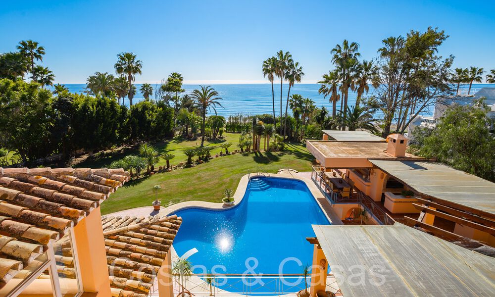 Andalusische villa direct aan het strand te koop, op de New Golden Mile tussen Marbella en Estepona 66273