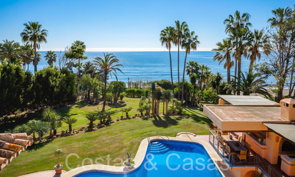 Andalusische villa direct aan het strand te koop, op de New Golden Mile tussen Marbella en Estepona 66274