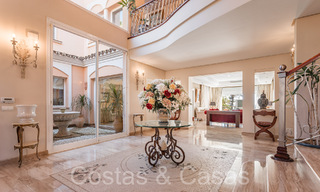 Andalusische villa direct aan het strand te koop, op de New Golden Mile tussen Marbella en Estepona 66279 