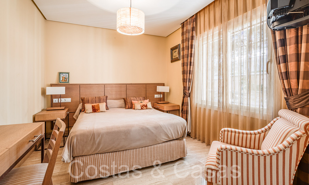 Andalusische villa direct aan het strand te koop, op de New Golden Mile tussen Marbella en Estepona 66282