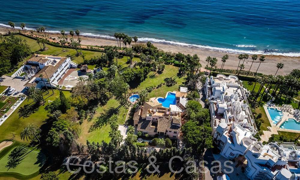 Andalusische villa direct aan het strand te koop, op de New Golden Mile tussen Marbella en Estepona 66284