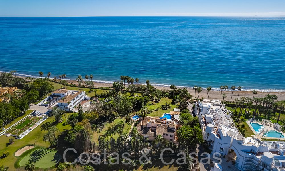 Andalusische villa direct aan het strand te koop, op de New Golden Mile tussen Marbella en Estepona 66285