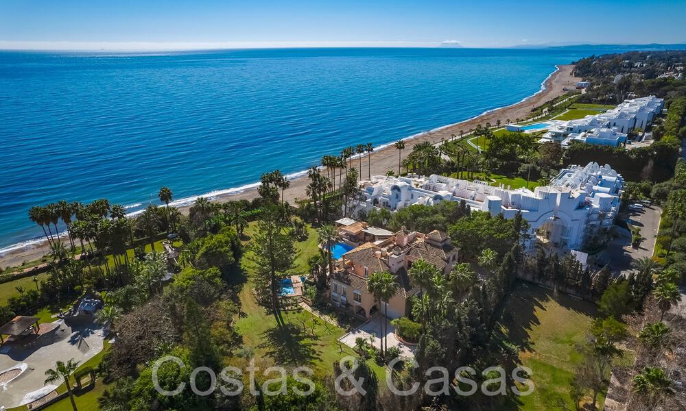 Andalusische villa direct aan het strand te koop, op de New Golden Mile tussen Marbella en Estepona 66287