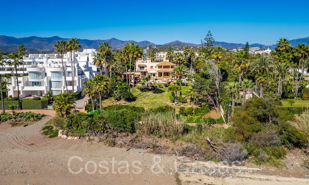 Andalusische villa direct aan het strand te koop, op de New Golden Mile tussen Marbella en Estepona 66293