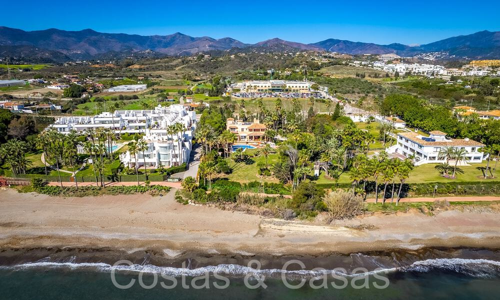 Andalusische villa direct aan het strand te koop, op de New Golden Mile tussen Marbella en Estepona 66296