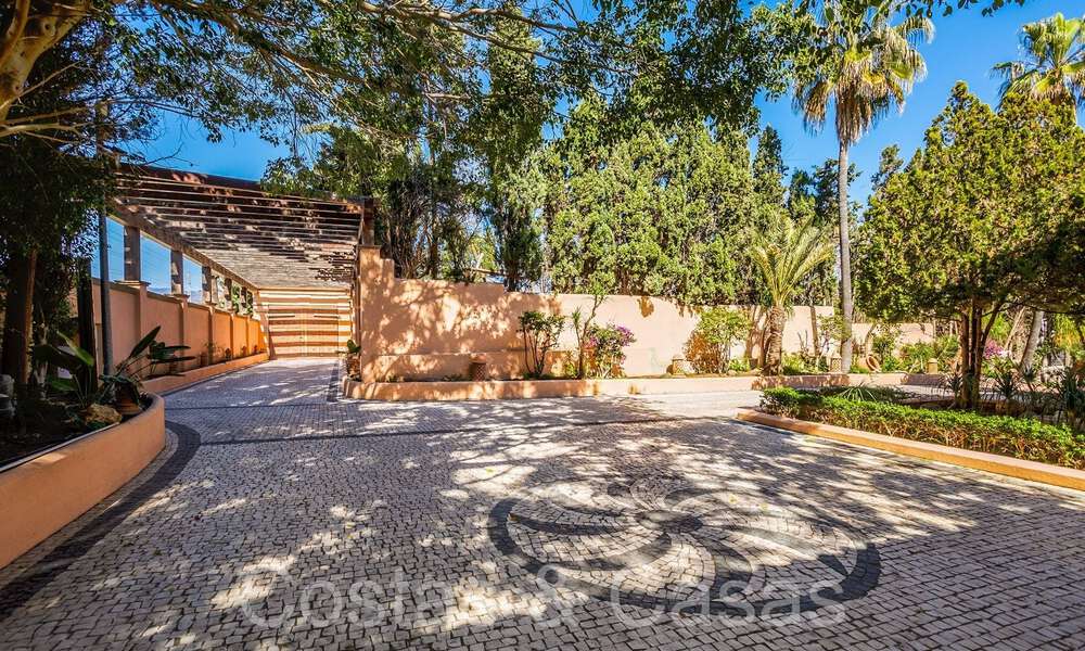 Andalusische villa direct aan het strand te koop, op de New Golden Mile tussen Marbella en Estepona 66307