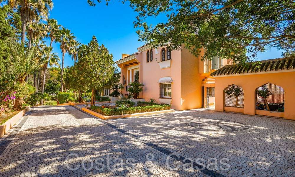 Andalusische villa direct aan het strand te koop, op de New Golden Mile tussen Marbella en Estepona 66309