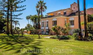 Andalusische villa direct aan het strand te koop, op de New Golden Mile tussen Marbella en Estepona 66317 