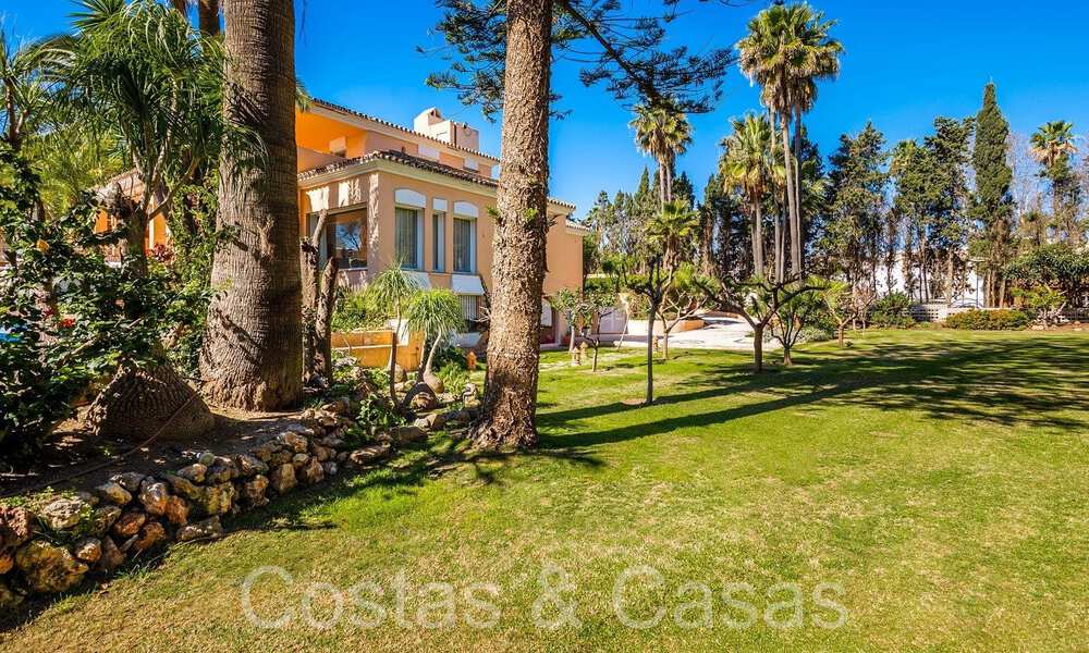 Andalusische villa direct aan het strand te koop, op de New Golden Mile tussen Marbella en Estepona 66318