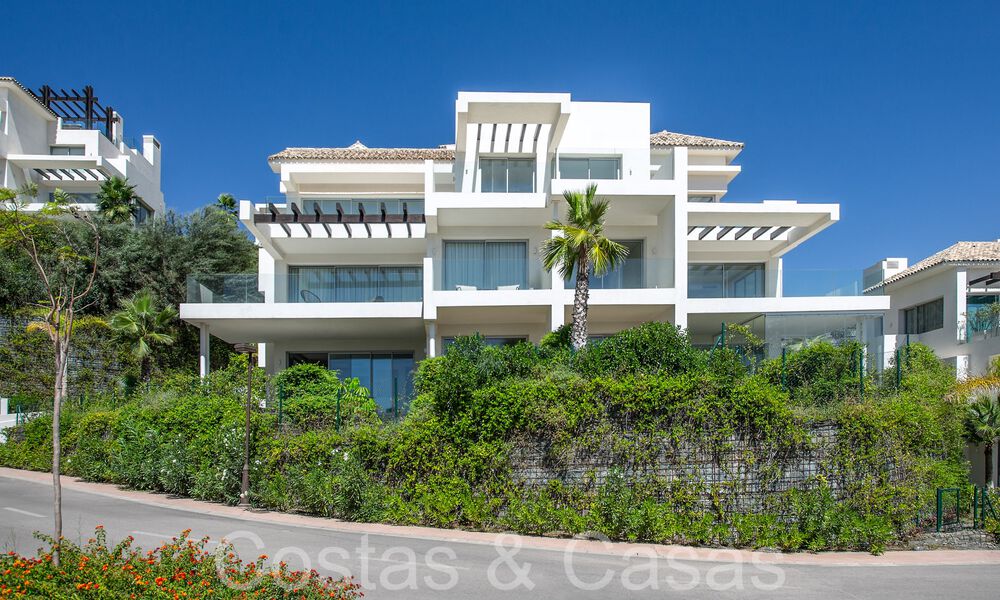 Instapklaar, gloednieuw penthouse met 3 slaapkamers te koop met zeezicht in een gated resort in Benahavis - Marbella 66205