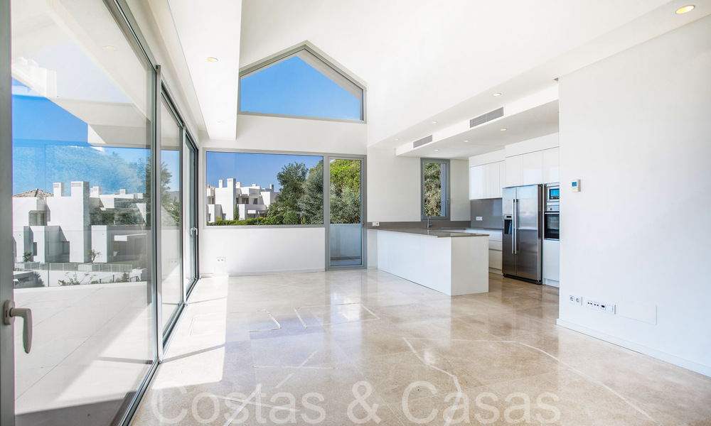 Instapklaar, gloednieuw penthouse met 3 slaapkamers te koop met zeezicht in een gated resort in Benahavis - Marbella 66211