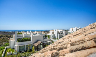 Instapklaar, gloednieuw penthouse met 3 slaapkamers te koop met zeezicht in een gated resort in Benahavis - Marbella 66232 