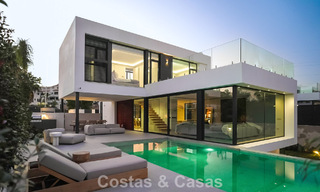 Instapklare, moderne luxevilla te koop grenzend aan de golfbaan op de New Golden Mile, Marbella - Estepona 66430 