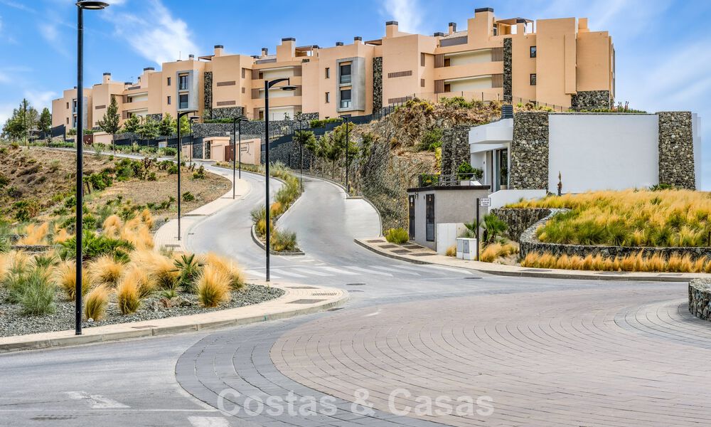 Instapklaar, luxe appartement te koop in een prestigieus golfresort in de heuvels van Marbella - Benahavis 66457