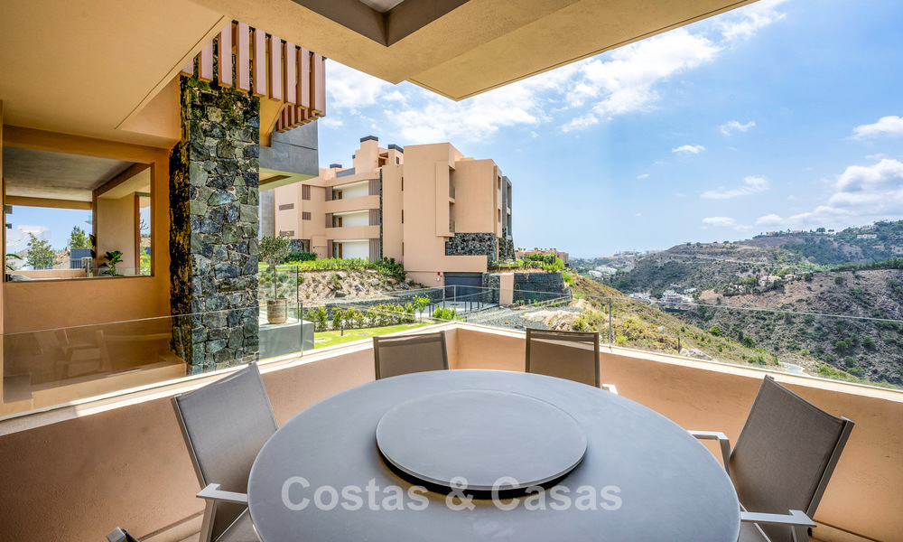 Instapklaar, luxe appartement te koop in een prestigieus golfresort in de heuvels van Marbella - Benahavis 66486