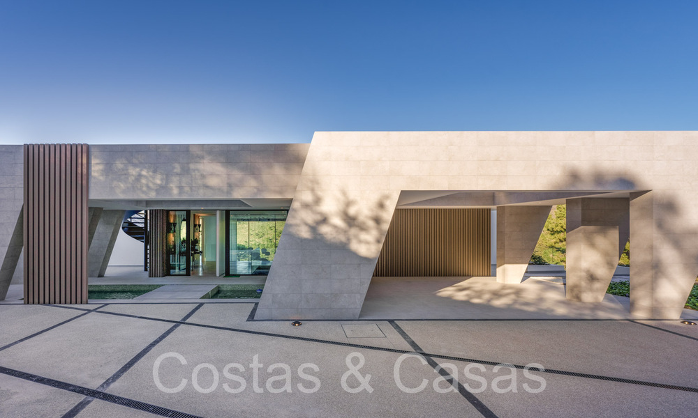 Nieuwe, architectonische villa te koop in een beveiligde urbanisatie in Marbella - Benahavis 66490