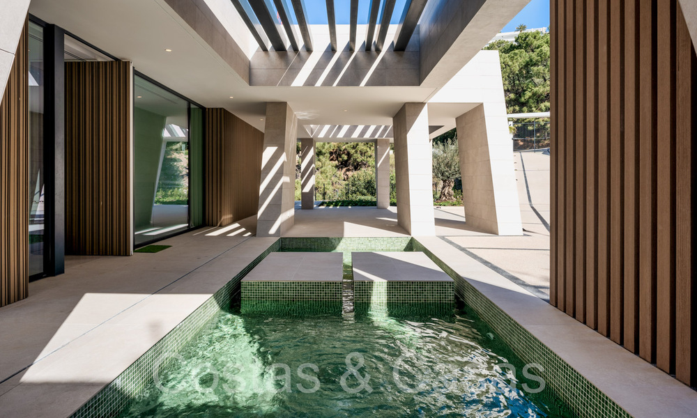 Nieuwe, architectonische villa te koop in een beveiligde urbanisatie in Marbella - Benahavis 66503