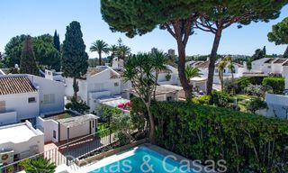 Tijdloze Andalusische luxevilla te koop in een afgesloten wijk bij Aloha Golf in Nueva Andalucia, Marbella 66540 