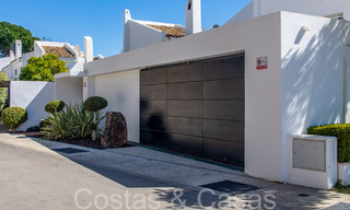 Tijdloze Andalusische luxevilla te koop in een afgesloten wijk bij Aloha Golf in Nueva Andalucia, Marbella 66551 