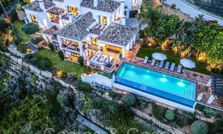 Mediterrane luxevilla te koop met golf- en zeezicht in een gated urbanisatie in La Quinta, Marbella - Benahavis 66701 