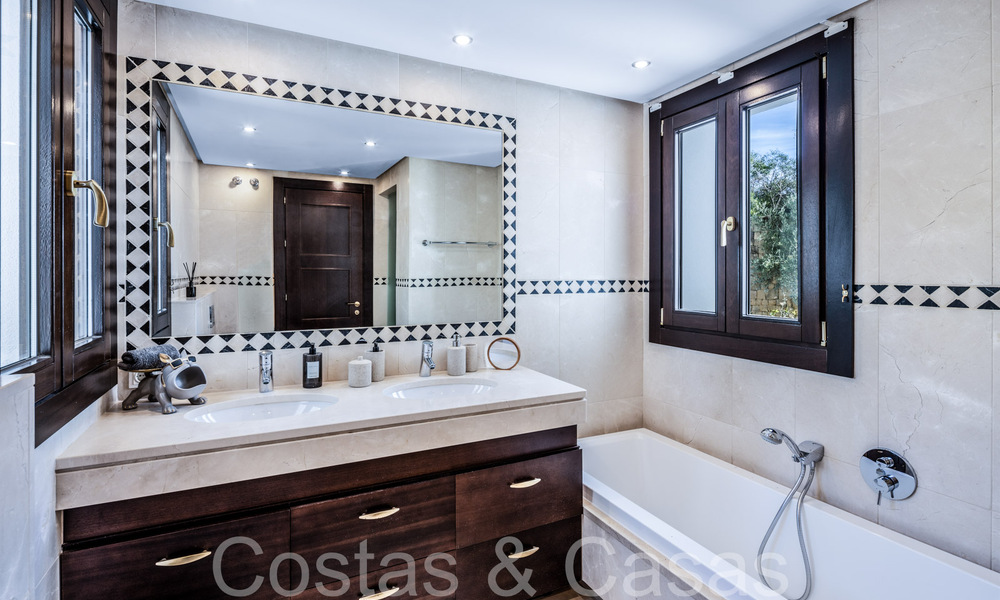 Mediterrane luxevilla te koop met golf- en zeezicht in een gated urbanisatie in La Quinta, Marbella - Benahavis 66715