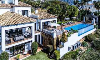 Mediterrane luxevilla te koop met golf- en zeezicht in een gated urbanisatie in La Quinta, Marbella - Benahavis 66731 