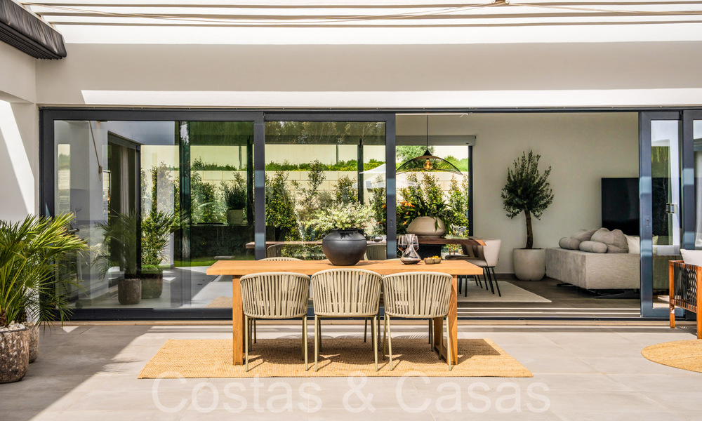 Stijlvolle, moderne gelijkvloerse luxevilla te koop in een golfomgeving nabij Estepona centrum 66749