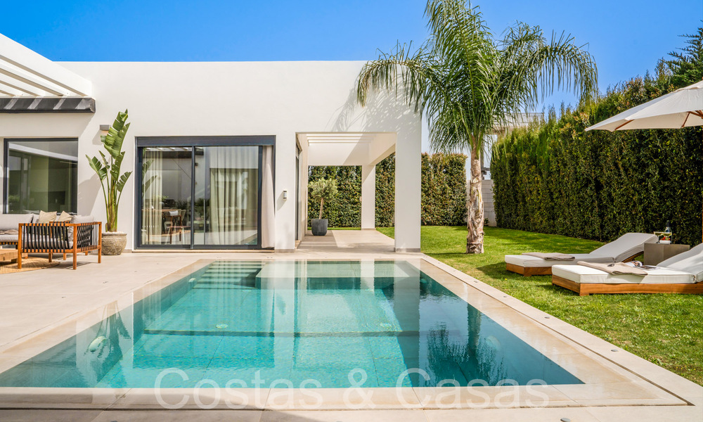 Stijlvolle, moderne gelijkvloerse luxevilla te koop in een golfomgeving nabij Estepona centrum 66754