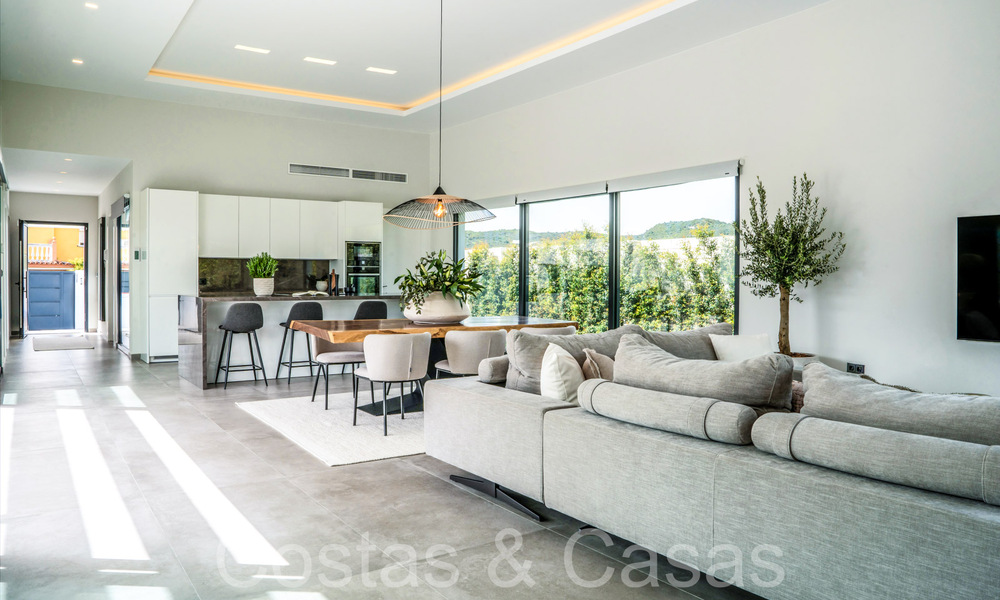 Stijlvolle, moderne gelijkvloerse luxevilla te koop in een golfomgeving nabij Estepona centrum 66761