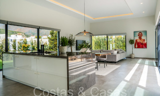 Stijlvolle, moderne gelijkvloerse luxevilla te koop in een golfomgeving nabij Estepona centrum 66762 