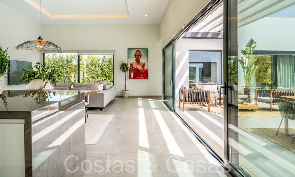 Stijlvolle, moderne gelijkvloerse luxevilla te koop in een golfomgeving nabij Estepona centrum 66763