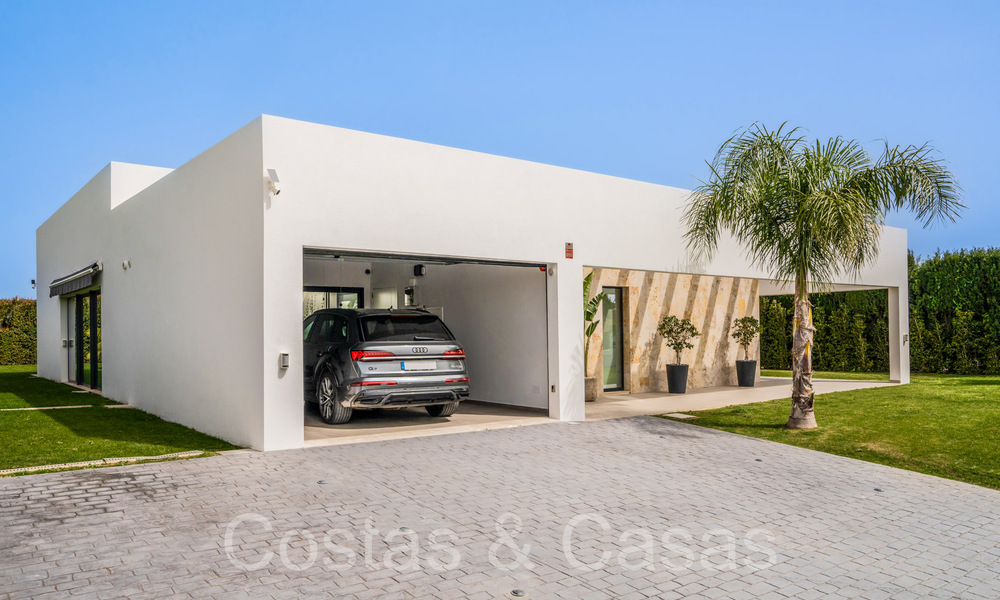 Stijlvolle, moderne gelijkvloerse luxevilla te koop in een golfomgeving nabij Estepona centrum 66778