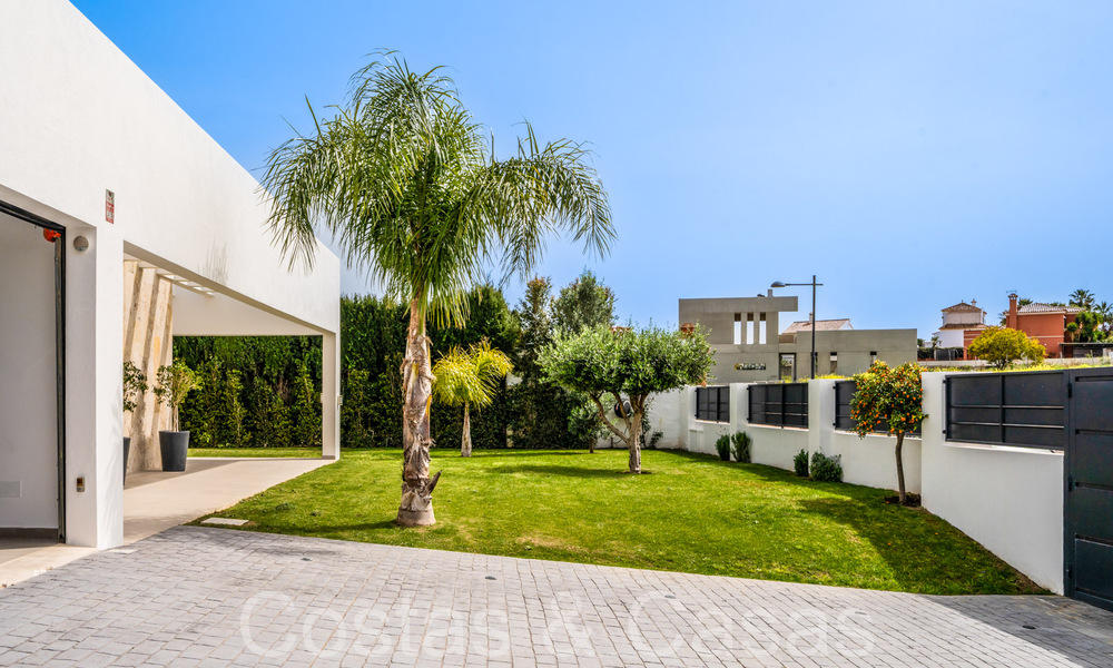 Stijlvolle, moderne gelijkvloerse luxevilla te koop in een golfomgeving nabij Estepona centrum 66780