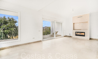 Fantastische halfvrijstaande villa met 360° uitzicht te koop in een gesloten urbanisatie te Oost Marbella 66787 