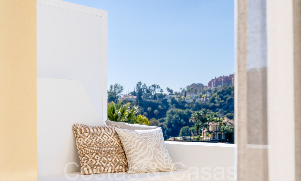 Instapklaar, eigentijds duplex penthouse te koop in een gated community in La Quinta te Benahavis, Marbella 66818