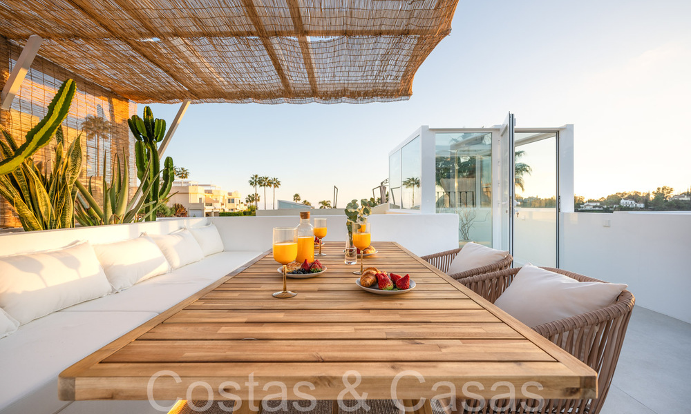 Instapklaar, eigentijds duplex penthouse te koop in een gated community in La Quinta te Benahavis, Marbella 66836