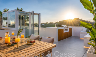 Instapklaar, eigentijds duplex penthouse te koop in een gated community in La Quinta te Benahavis, Marbella 66840 