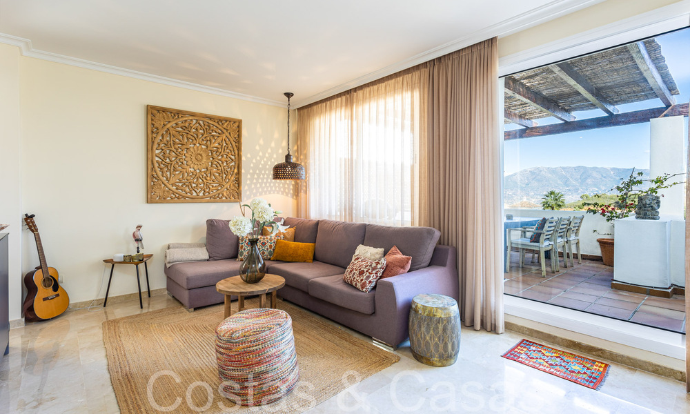 Modern duplex penthouse in Andalusische stijl omgeven door natuur in de heuvels van Marbella 66954