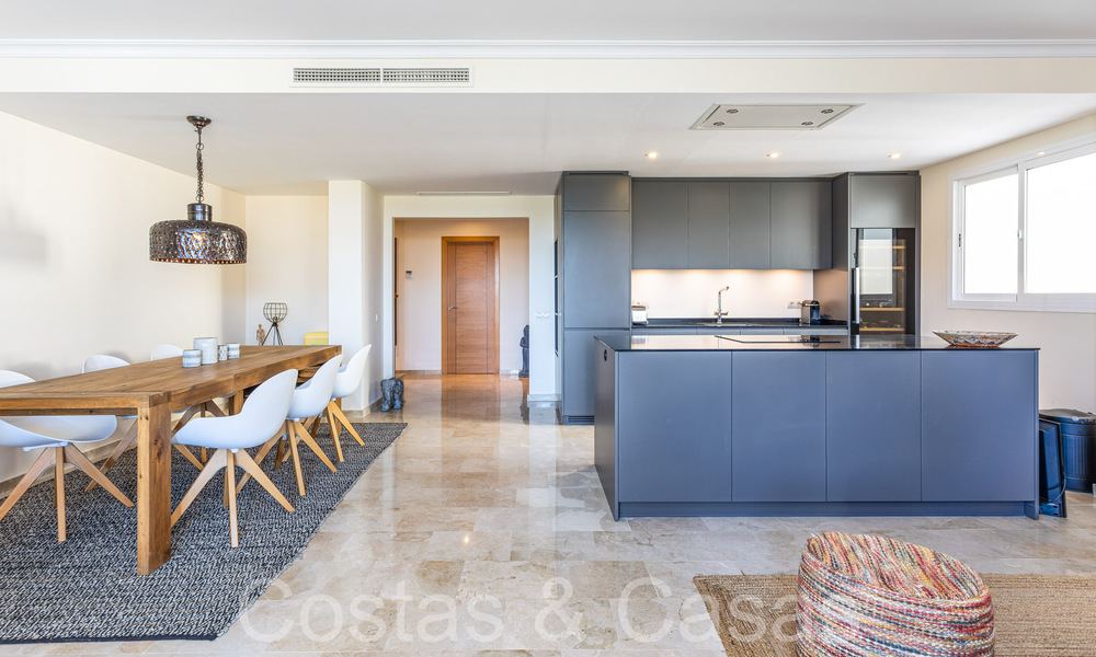 Modern duplex penthouse in Andalusische stijl omgeven door natuur in de heuvels van Marbella 66957