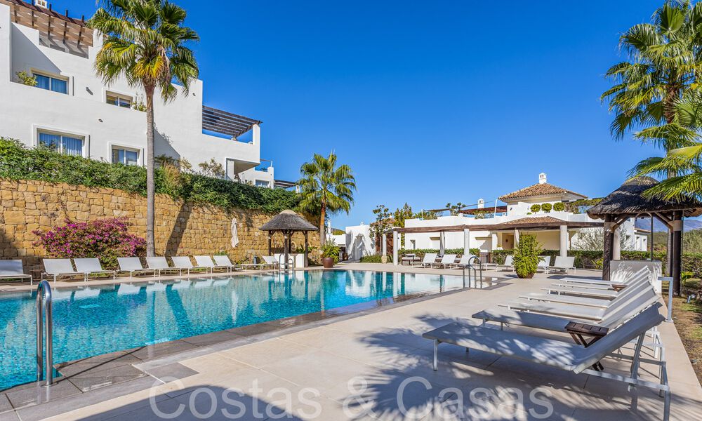 Modern duplex penthouse in Andalusische stijl omgeven door natuur in de heuvels van Marbella 66960