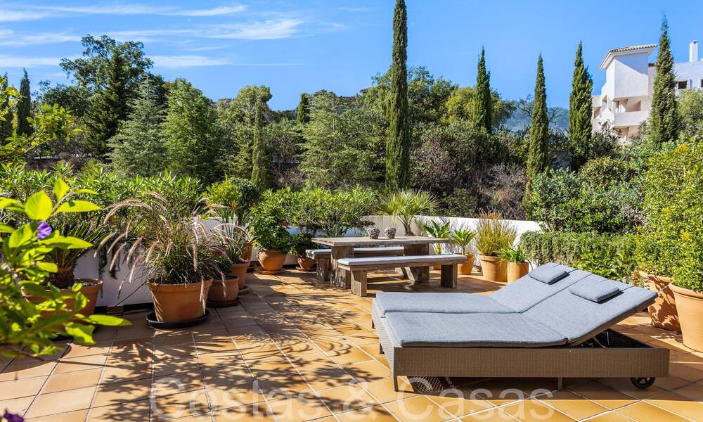 Modern duplex penthouse in Andalusische stijl omgeven door natuur in de heuvels van Marbella 66968